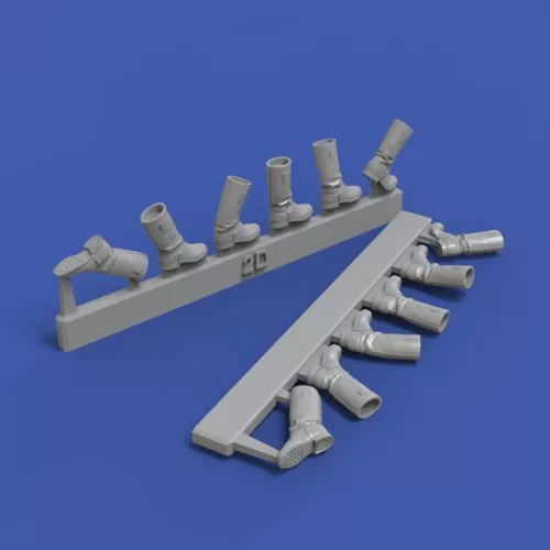 Royal Model 1:35 German infantry boots-various positions-WWII (no.4)