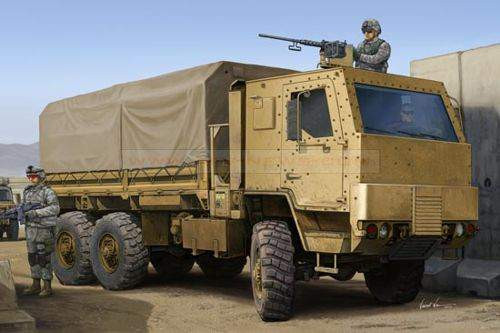 Trumpeter 1:35 M1083 FMTV Standard Cargo Truck with Armoured Cab