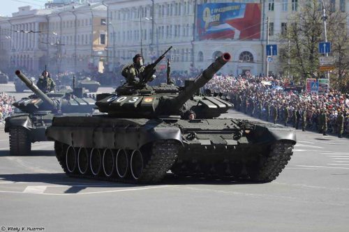 Trumpeter 1:35 Russian T-72B3 MBT harcjármű makett