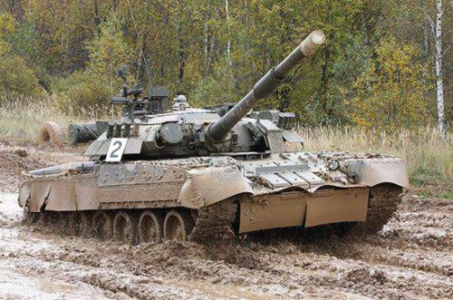 Trumpeter 1:35 Russian T-80U MBT harcjármű makett