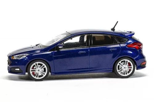 Corgi 1:43 Ford Focus Mk3 ST, Deep Impact Blue